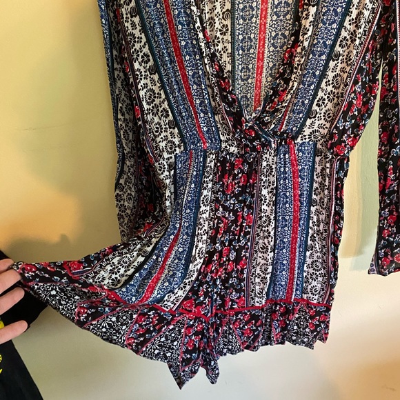 Loose patterned romper with elastic waist - Picture 2 of 3